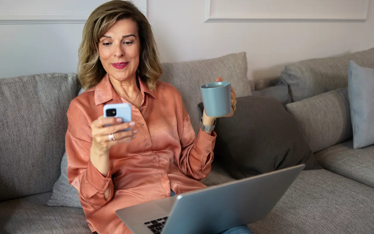 Pessoa com mais de 40 anos começando no empreendedorismo digital sem experiência prévia